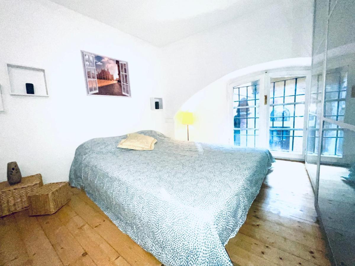 Apartment In 3 Minutes From Duomo Ingresso Via Dei Piatti ميلان المظهر الخارجي الصورة