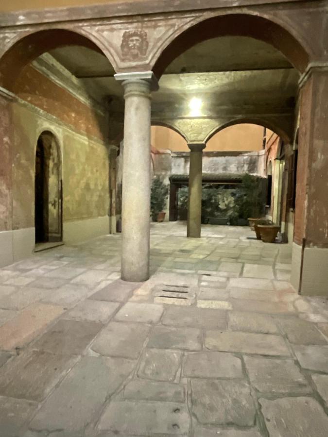Apartment In 3 Minutes From Duomo Ingresso Via Dei Piatti ميلان المظهر الخارجي الصورة