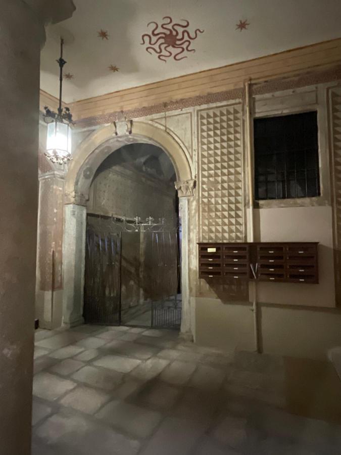 Apartment In 3 Minutes From Duomo Ingresso Via Dei Piatti ميلان المظهر الخارجي الصورة
